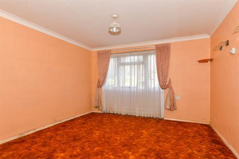 3 bedroom end of terrace house for sale, Churchill Avenue, Chatham, Kent