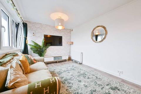 2 bedroom flat for sale, Golborne Gardens, W10, Ladbroke Grove, London, W10