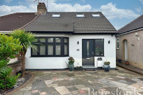 4 bedroom bungalow for sale, Goodwood Avenue, Hornchurch, RM12