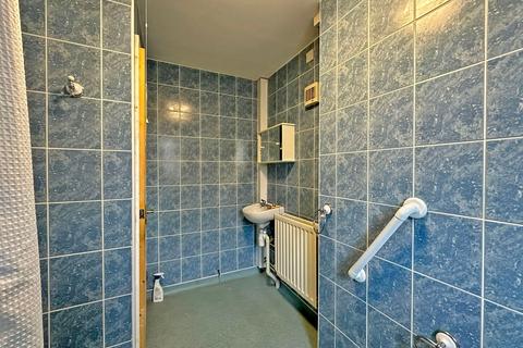 32 Calvin Close, Wombourne, Wolverhampton, WV5 0DF