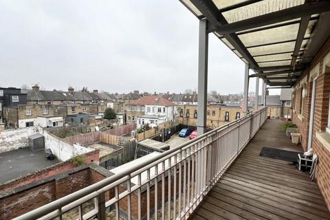 2 bedroom apartment to rent, High Road,, Wood Green, London, N22