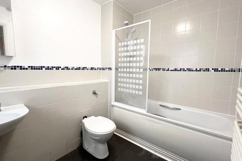 2 bedroom apartment to rent, High Road,, Wood Green, London, N22