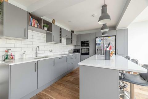 33 Priors Road, Windsor, SL4 4PD