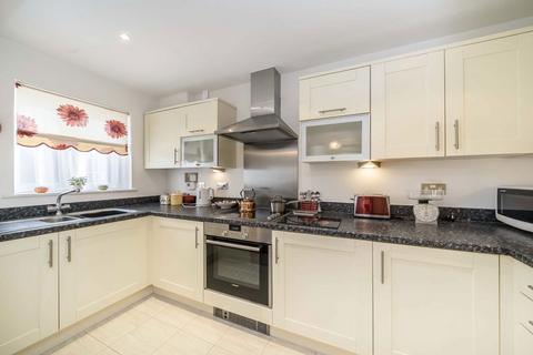 2 bedroom flat for sale, Dunnell Close, Sunbury-On-Thames TW16