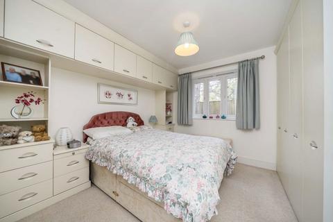 2 bedroom flat for sale, Dunnell Close, Sunbury-On-Thames TW16