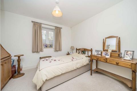 2 bedroom flat for sale, Dunnell Close, Sunbury-On-Thames TW16