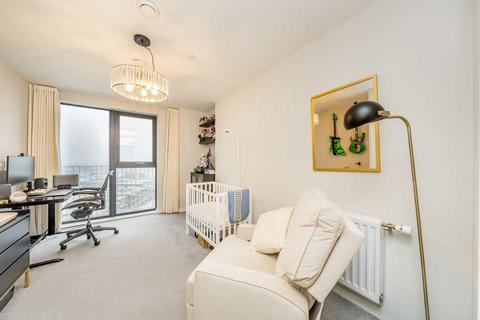 2 bedroom flat for sale, Lakeside Drive, London NW10