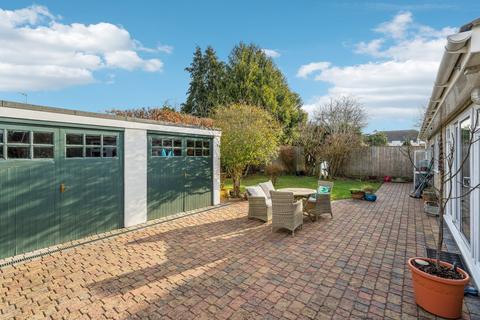 4 bedroom detached bungalow for sale, Plough Close, Shillingford, OX10