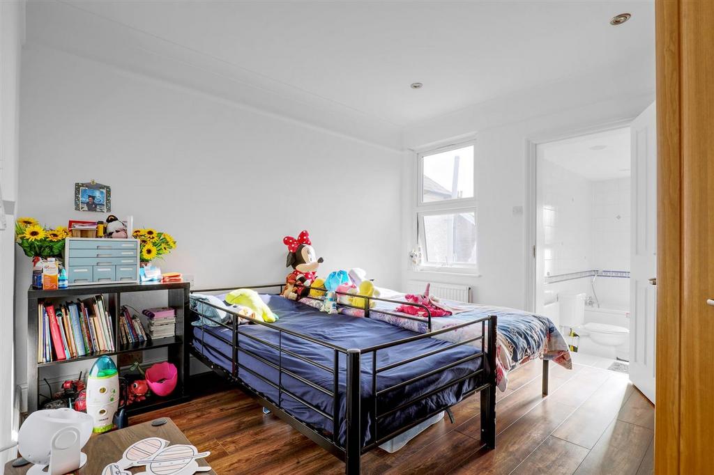 Bed 1.jpg