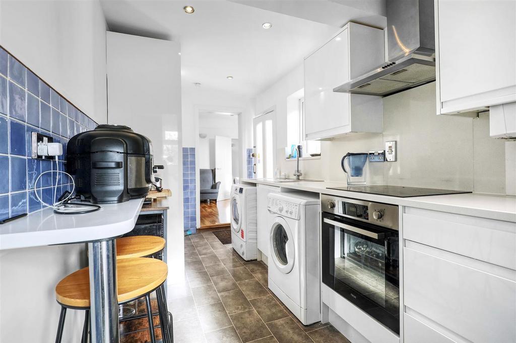 Kitchen 2.jpg