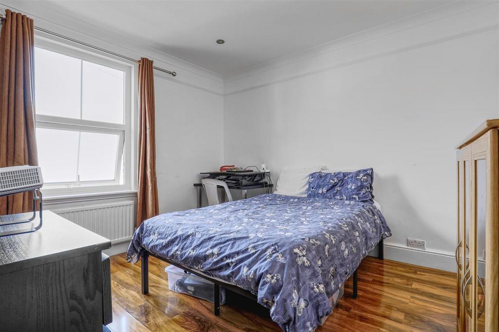 Bed 2.jpg