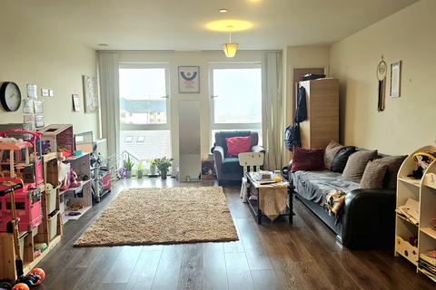 2 bedroom flat for sale, Red Lion Court, Greenford, Greater London, UB6