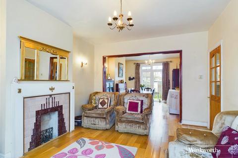 14 Manor Close, London, NW9 9HD