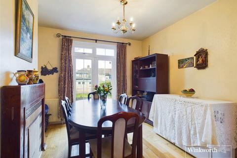 14 Manor Close, London, NW9 9HD