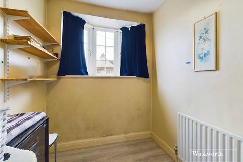14 Manor Close, London, NW9 9HD