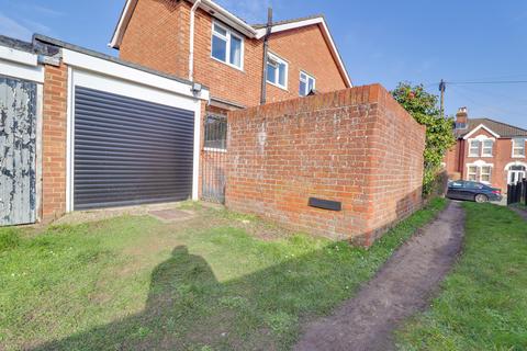 3 bedroom end of terrace house for sale, Bedford Avenue, Woolston