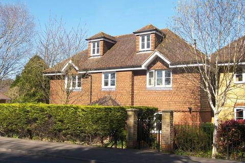 2 bedroom flat to rent, Great Bookham