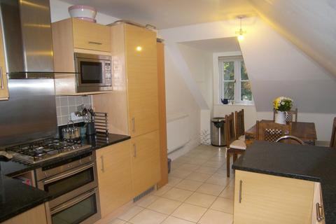 2 bedroom flat to rent, Great Bookham