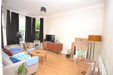 2 bedroom flat to rent, Carr Road, London E17