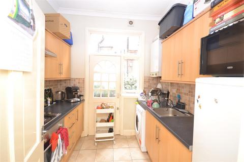 2 bedroom flat to rent, Carr Road, London E17