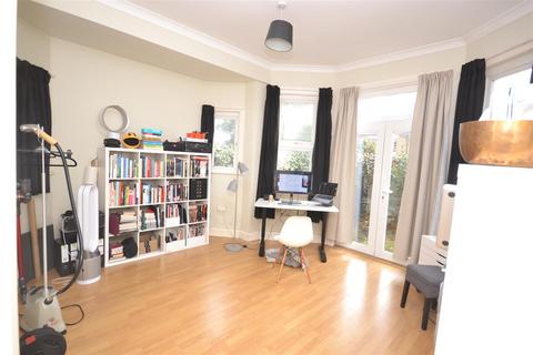 2 bedroom flat to rent, Carr Road, London E17