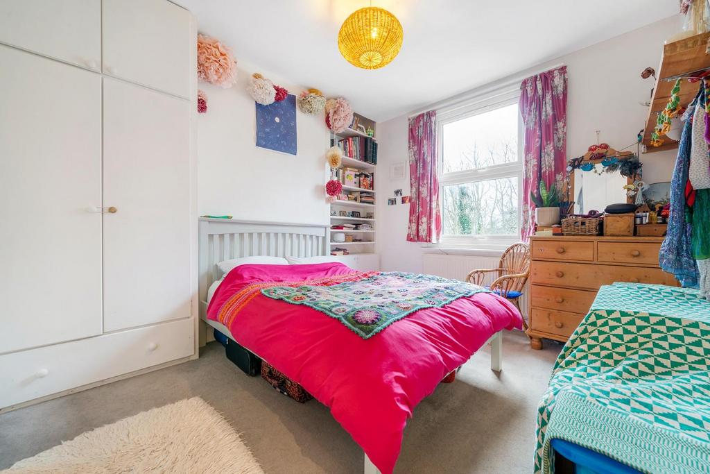 Bedroom 1.jpg