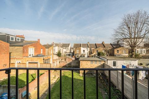 3 bedroom flat for sale, Huddlestone Road, London, NW2 5DL