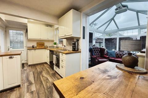 23 Leafield Drive, Bradford, BD2 3RX
