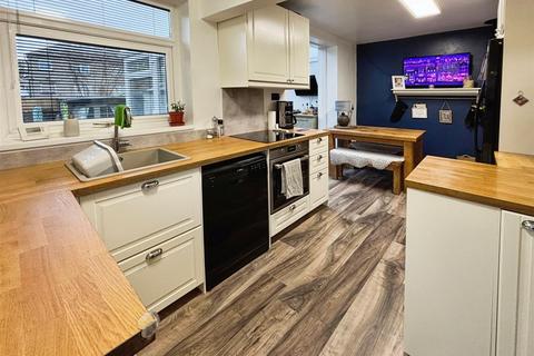 23 Leafield Drive, Bradford, BD2 3RX