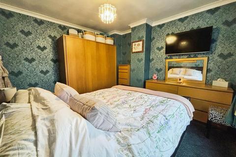 23 Leafield Drive, Bradford, BD2 3RX