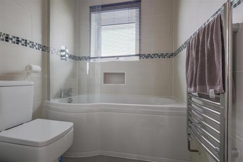 40 Kempton Grove, Cheadle, Stoke-on-trent, ST10 1TQ