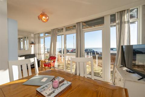 2 bedroom apartment for sale, Marine Drive West, Bognor Regis