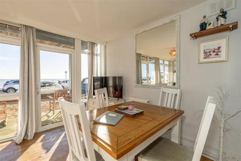 2 bedroom apartment for sale, Marine Drive West, Bognor Regis