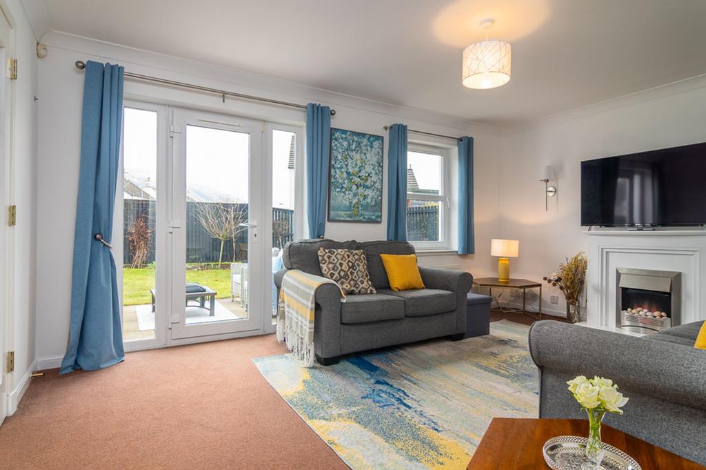 Lounge and garden access