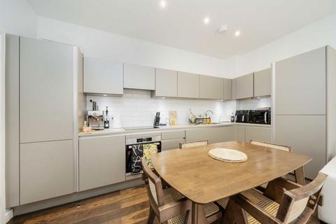 2 bedroom flat to rent, Charles Street, London N19