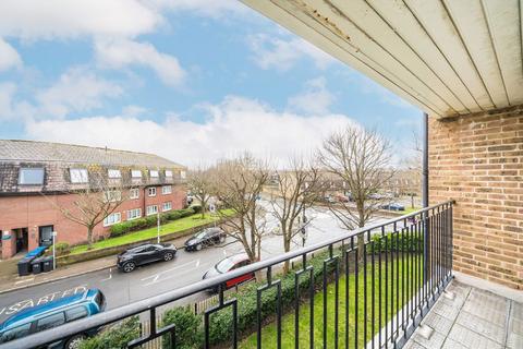 2 bedroom flat for sale, North Road, London SW19