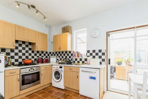 2 bedroom house to rent, Gore Road, London SW20