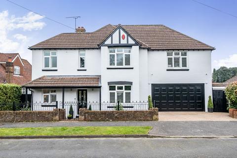 37 Warren Park, Warlingham, CR6 9LD