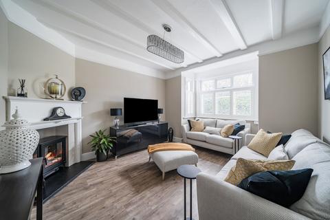 37 Warren Park, Warlingham, CR6 9LD