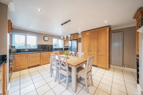 37 Warren Park, Warlingham, CR6 9LD