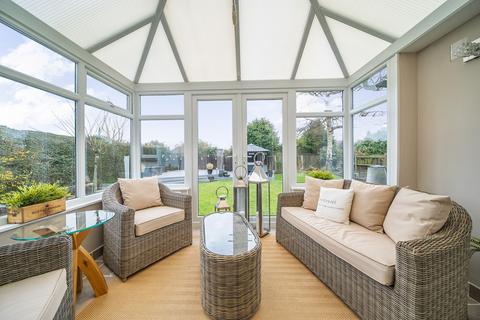 37 Warren Park, Warlingham, CR6 9LD