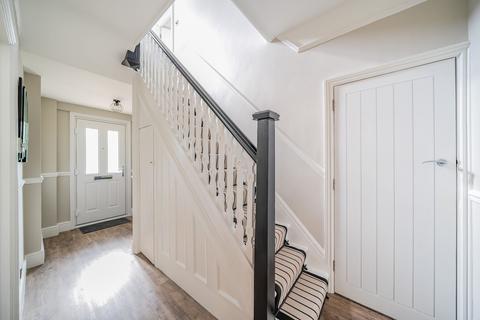 37 Warren Park, Warlingham, CR6 9LD