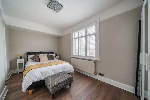 37 Warren Park, Warlingham, CR6 9LD