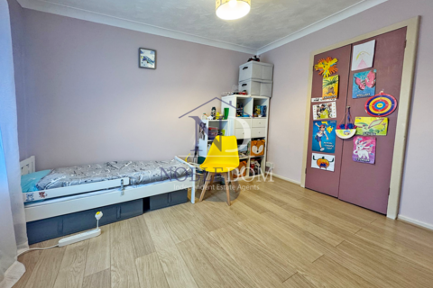 8a Jubilee Drive, Ruislip, HA4 0PB