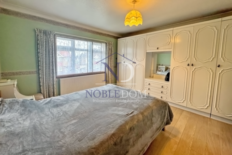 8a Jubilee Drive, Ruislip, HA4 0PB