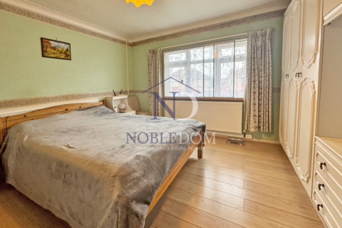 8a Jubilee Drive, Ruislip, HA4 0PB