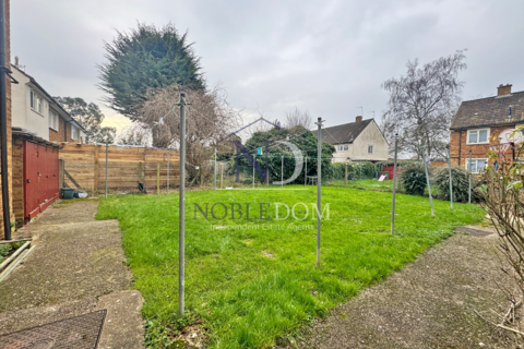 8a Jubilee Drive, Ruislip, HA4 0PB