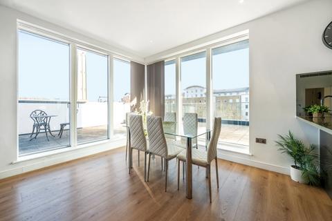 3 bedroom penthouse to rent, Heritage Walk London TW8