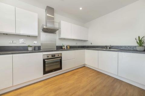 2 bedroom flat to rent, Green Street, London NW10