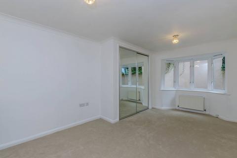 2 bedroom flat to rent, Roxborough Park, Harrow on the Hill, Harrow, HA1